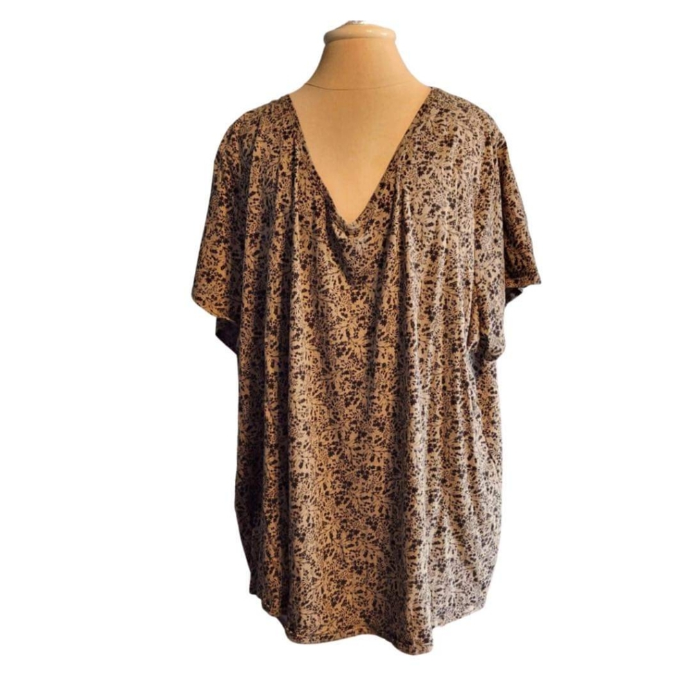 Sonoma 4X classic tee, olive green and black floral print V neck